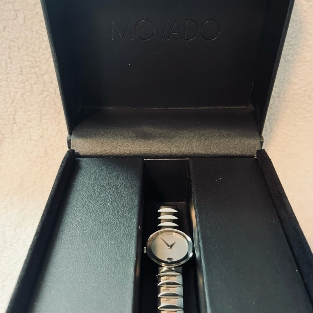 Movado Women’s Mother of Pearl Watch - Picture 2 of 10